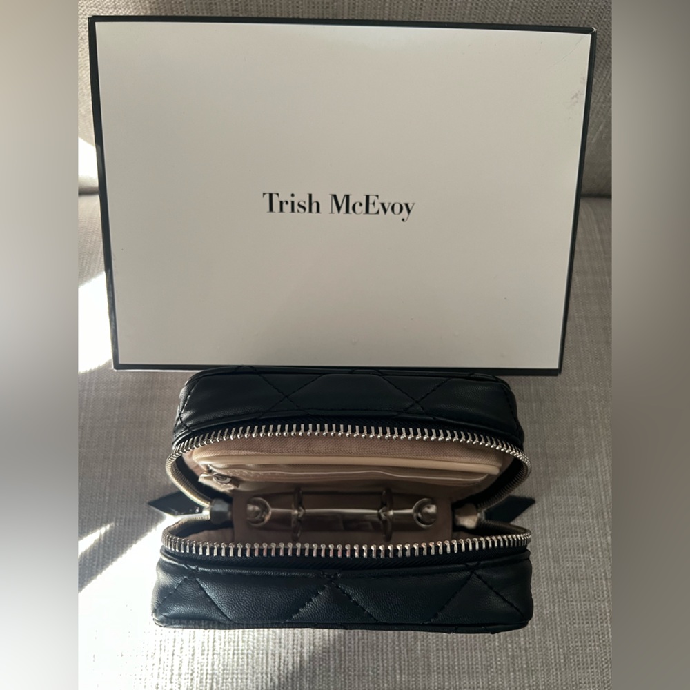 Brand New in box Trish McEvoy Black Quilted Make-Up Bag Planner - Picture 8 of 12